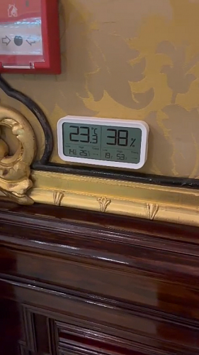 Термогигрометр Ivit в выставочном зале Эрмитажа