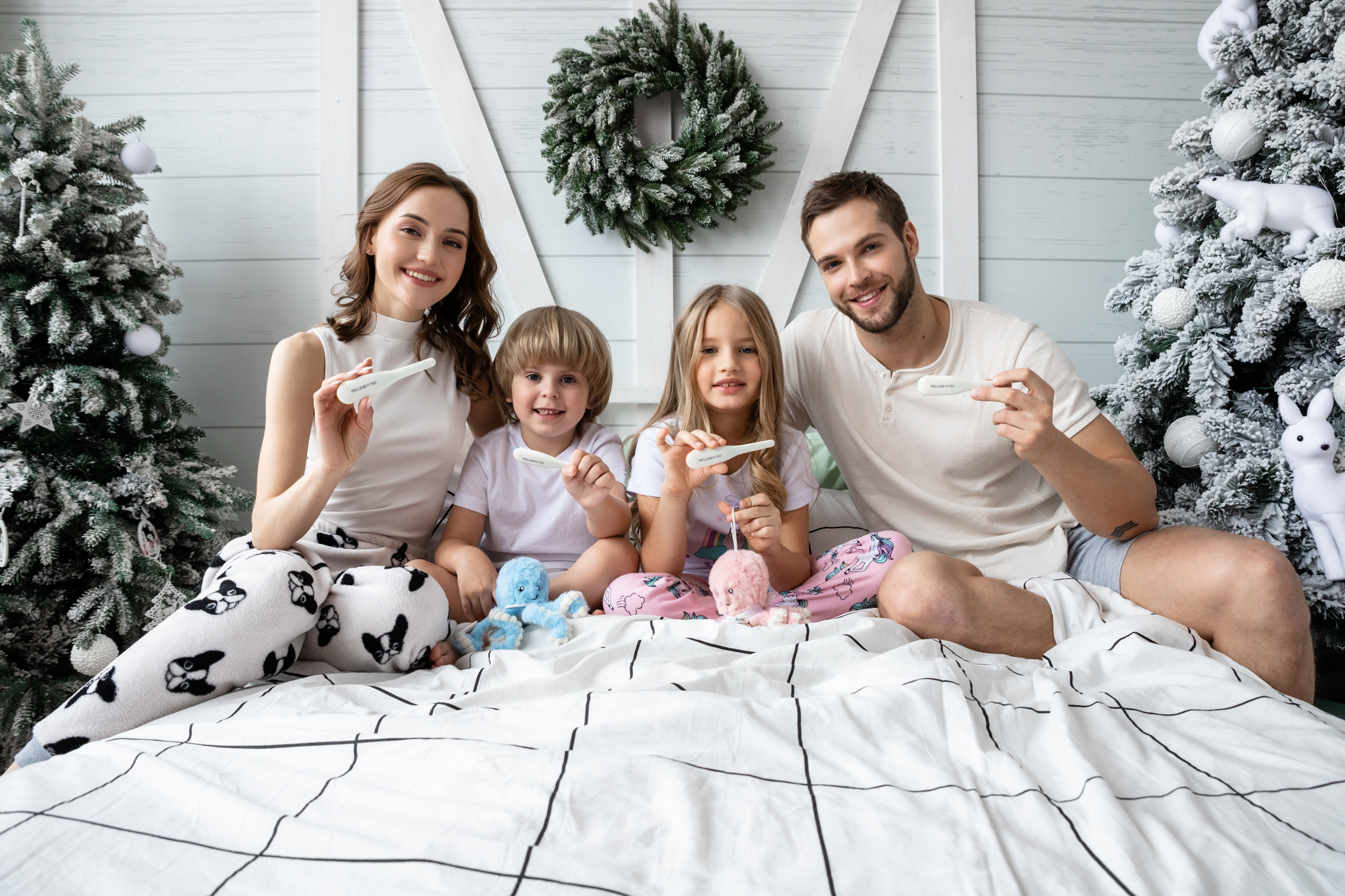 Семья с термометрами RELSIB WT50